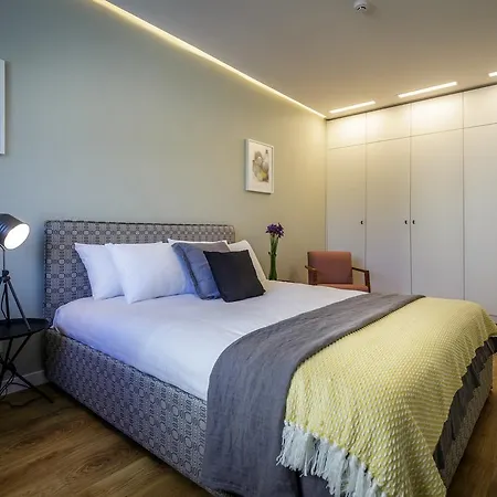 Old Town Riverside Apartment *