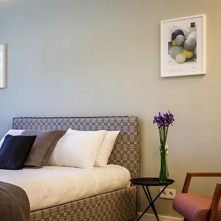 Old Town Riverside Apartment