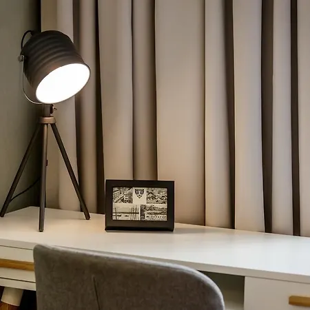 Old Town Riverside Apartment *